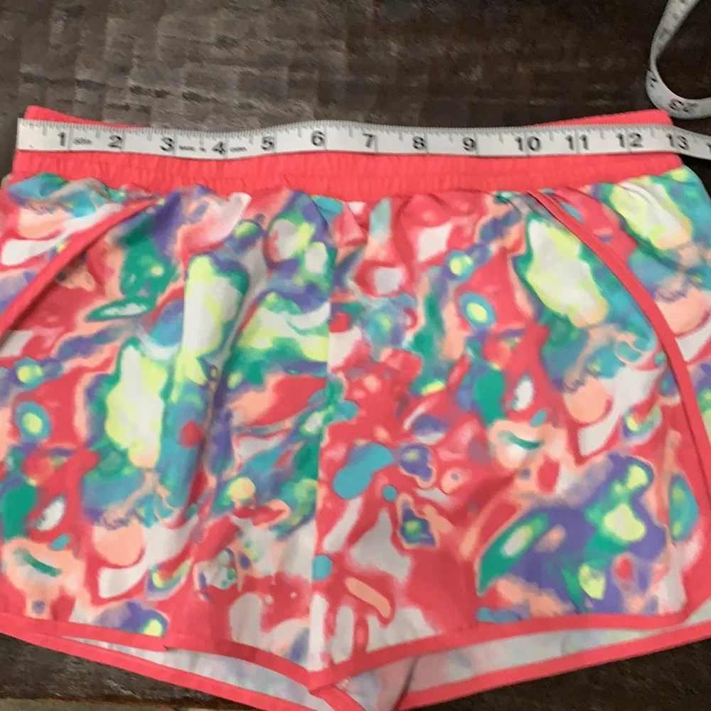 Xersion colorful abstract print athletic shorts Size 14